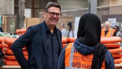 El alcalde de Mnchester,  en una visita a una fbrica.
