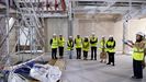 Autoridades y miembros de la RAG siguieron las explicaciones de la jefa de obra, Silvia Bellón, sobre los detalles de la rehabilitación 