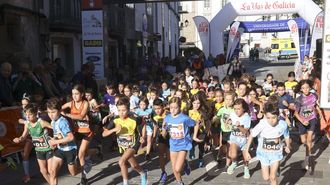 Salida de los escolares en la edici�n del 2024 del Barrio de San Pedro.
