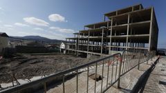 Estado que presenta actualmente la zona de A Atalaia tras derribarse un inmueble de viviendas que nunca se habit�
