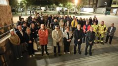 Vecinos y representantes municipales de Carballo se reunieron en el Concello para guardar un minuto de silencio