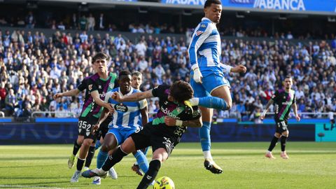 Noubi, en un lance del partido contra el M&aacute;laga