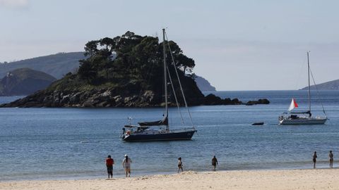 Islote de la playa de Area.