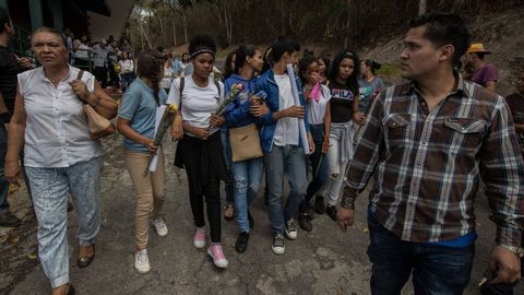 Familiares y allegados de Yhoifer Hernndez, un joven de 14 aos que murio tras recibir un disparo durante las protestas contra Maduro