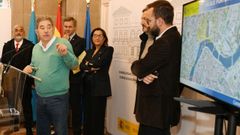 El alcalde de Pontevedra, Fern�ndez Lores, durante la presentaci�n del proyecto para reformar el nudo de Bomberos
