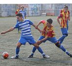 El agui�ense David P�rez, de azul, en el partido jugado en A Tasca. 