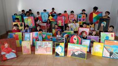 Alumnos del Cardenal Cisneros con las obras realizadas para el proyecto de educacin y sensibilizacin artstica
