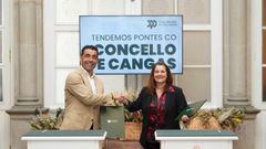 El presidente con la regidora canguesa Araceli Gestido.