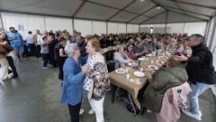 Malpica. Fue la cita m�s numerosa hasta el momento. El alcalde, Eduardo Parga, avanz� que el Servizo de Axuda no Fogar pasar� de los 1,2 millones de euros de inversi�n al a�o a los 1,5 por el incremento de los precios. Fue necesario el abrigo por el d�a gris. Sortearon unas bolsas con la imagen de Punta Nariga y el director xeral se llev� una redeira de barro de Bu�o de regalo.