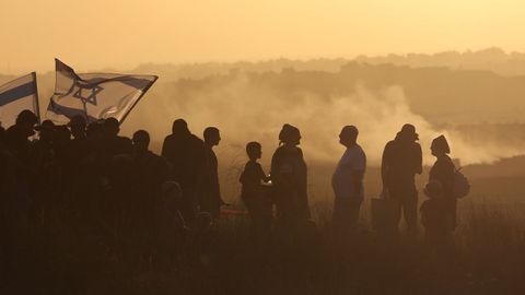 Colonos israeles en Sderot, cerca de la frontera con Gaza.