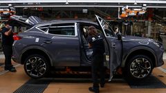 El Cupra Formentor, durante su ensamblaje en la f�brica de Seat en Martorell