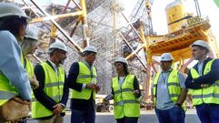 Besteiro y otros representantes socialistas durante la visita a Navantia Fene.