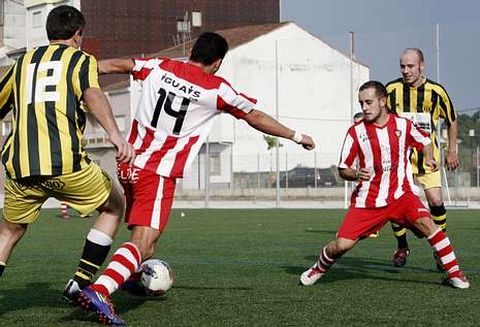 Los jugadores del Arenas y del Chantada Atl�tico protagonizaron un partido intenso.