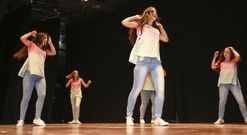 El Pazo da Cultura acogi� m�s de una decena de actuaciones de baile moderno y flamenco. 