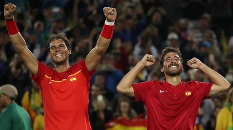 Rafa Nadal y Marc L�pez obtuvieron la medalla de oro en la final de tenis de dobles masculino contra los rumanos Florin Mergea y Horia Tecau