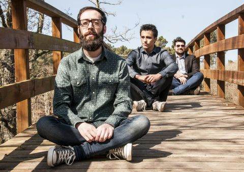 Los miembros de Cervan en el parque municipal de O Carballio.