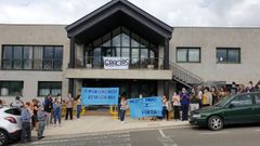 El acto de homenaje se celebr� ante la residencia de mayores