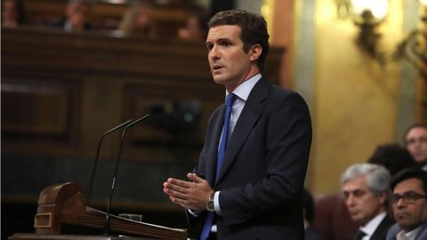 Comienzan las intervenciones de la oposici�n. Pablo Casado, l�der del Partido Popular, es el primero en tomar la palabra.