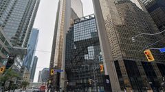 La sede del banco canadiense Royal Bank Plaza (situado en Toronto) ocupa toda una manzana y es la operaci�n de valor conocido m�s elevada del grupo: cost� 800 millones de euros.