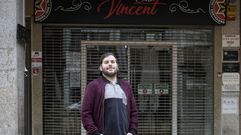 Hugo Teixeira lleva siete a�os al frente del bar Vincent en la praza Paz N�voa de Ourense