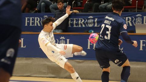 Penezio en el enfrentamiento entre O Parrulo Ferrol y el Crdoba.