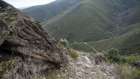 La explotación aurífera fue practicada en un terreno singularmente abrupto
