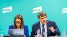 El lder de Junts, en Perpin. Carles Puigdemont y la portavoz de la formacin secesionista en el Congreso, Mriam Nogueras, la semana pasada en la reunin de la directiva donde decidieron la ruptura con el PSOE.