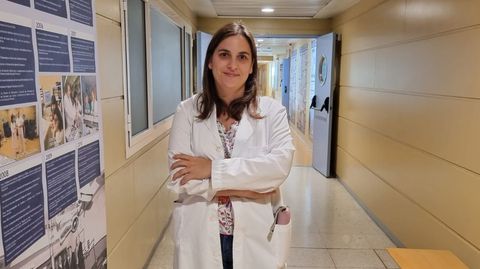 Mara Francisco se desplaza una vez al mes a O Barco para pasar consulta en el Hospital Comarcal de Valdeorras.