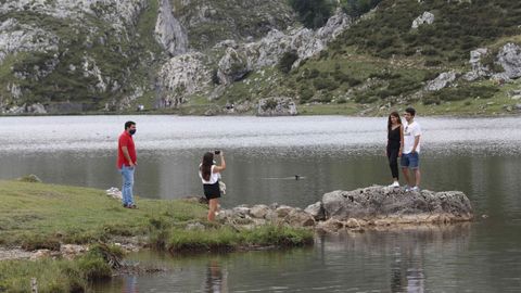 Turistas en los Lagos de Covadonga