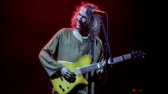 Robe Iniesta, durante un concierto