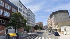Imagen de la avenida de A Coruña casi confluyendo con el paseo de As Carolinas, donde se ubica uno de los inmuebles.