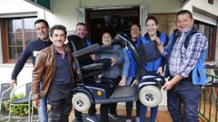 Asociaci�n cabalar que regala una silla a un enfermo sin recursos