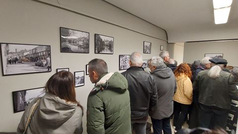 La apertura de la exposicin atrajo a numerosas personas a la Casa de Cultura