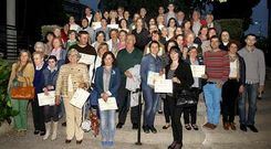 Una vez concluido el acto en el sal�n de la parroquia, cursillistas y autoridades posaron para una foto de recuerdo.