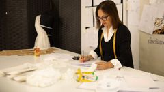 Mar�a Barcia, en su taller de creaci�n.
