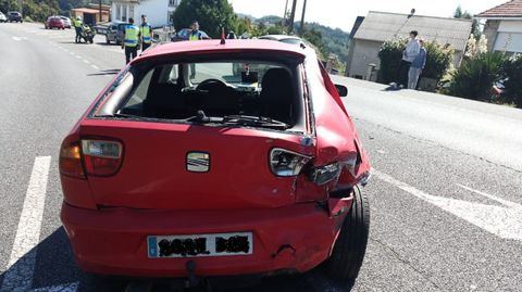 El otro coche quedó en la carretera, lo que obligó a regular el tráfico
