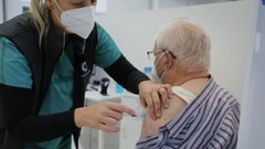 Expocoru�a reabri� para administrar la tercera dosis contra el covid-19 a la poblaci�n de 70 a 79 a�os