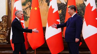 El primer ministro de Canad&aacute;, Mark Carney, saluda al presidente de China, Xi Jinping, el pasado 16 de enero en Pek&iacute;n