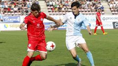 Martinez, a la derecha, en el partido entre el Compostela y el Salmantino