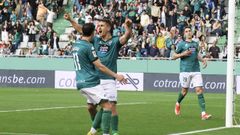 Manu Justo, en la imagen celebrando su gol al Legan�s, es uno de los convocados.