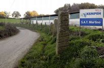 El establo est� pegado al vial por donde discurr�a uno de los tramos del Rali do Cocido.