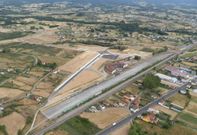 Vista a�rea de la plataforma ferroviaria y los terrenos urbanizados en la fase inicial del puerto seco
