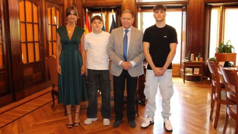 Leticia Gonz�lez �lvarez, Marco Berm�dez Naveiras, Mikel G�mez y Canteli durante la presentaci�n del Young Founders Summit