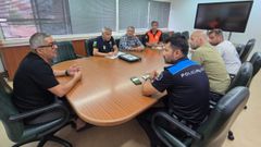 Imagen de la reuni�n de seguridad del Concello de Carballo para ultimar detalles del dispositivo especial por el eclipse.