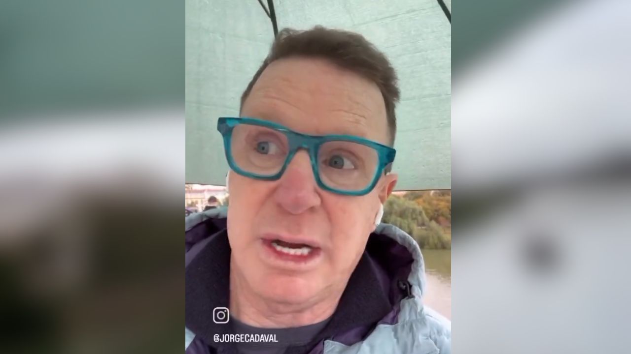 Jorge Cadaval, de Los Morancos, parodia el acento gallego tras la abundancia de lluvias en Sevilla: «Están aquí abajo las percebeiras de Triana»