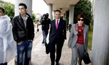 <span lang= es-es >Los cesados</span>. Los socialistas defienden la reposici�n del secretario y la interventora cesados, Javier Casti�eira e Inmaculada Vi�a, que ayer declararon como testigos en el juicio de los siete ediles.