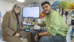 Maite Rey y Miguel Quiroga son la maestra y el profesor de secundaria que atienden a los alumnos ingresados en el Clnico de Santiago