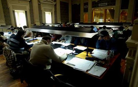 Centenares de vigueses utilizan a diario las instalaciones ubicadas en el Casco Vello.