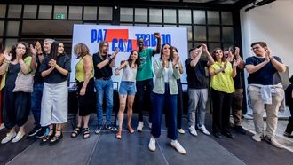 /.La eurodiputada de Podemos, Irene Montero, present� su candidatura acompa�ada por dirigentes del partido.