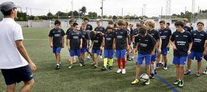 Las instalaciones municipales del estadio Roxo do Pi�eiro centran la actividad en el Campus de f�tbol Concello de Cerceda verano 2012.